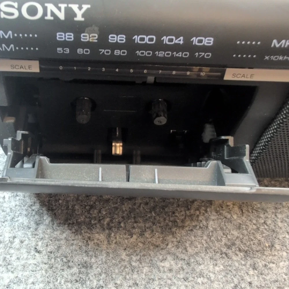 Sony CFM-10 Portable Mini Boombox AM/FM Cassette Tape Player Stereo No Battery C